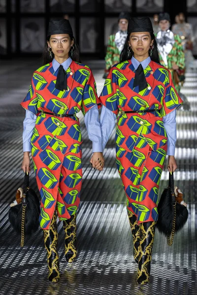 Look 17